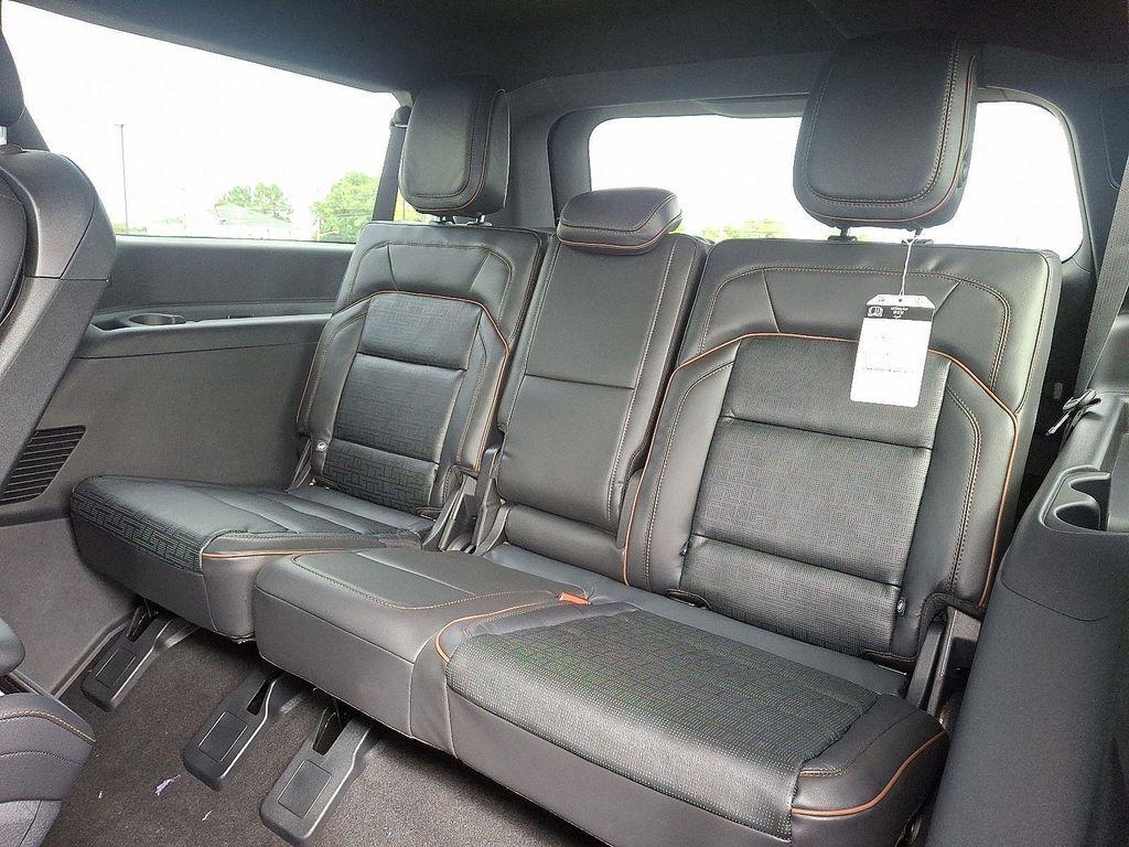 new 2025 Lincoln Navigator car, priced at $122,835