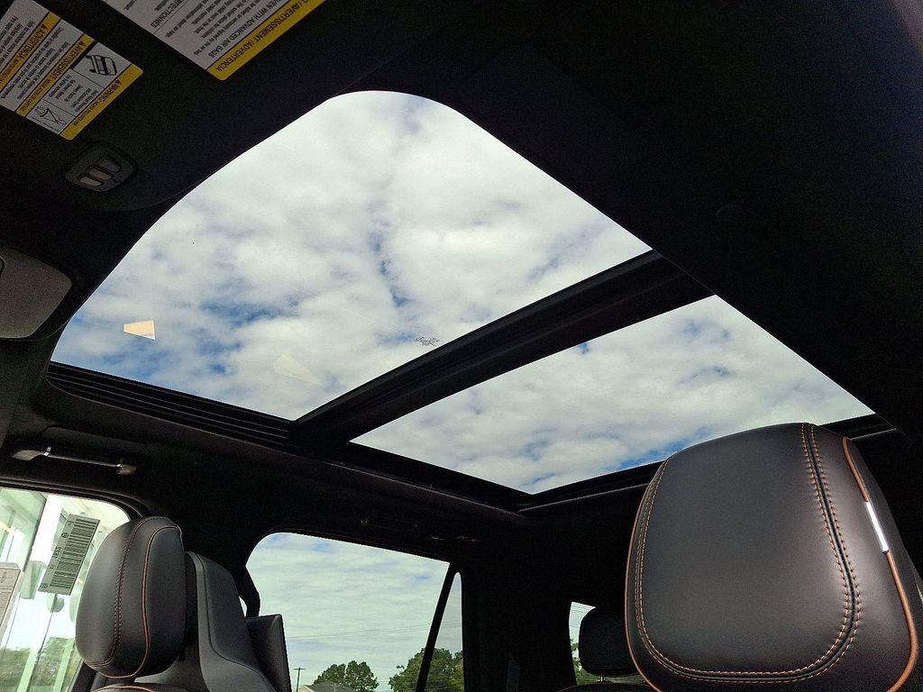 new 2025 Lincoln Navigator car, priced at $122,835