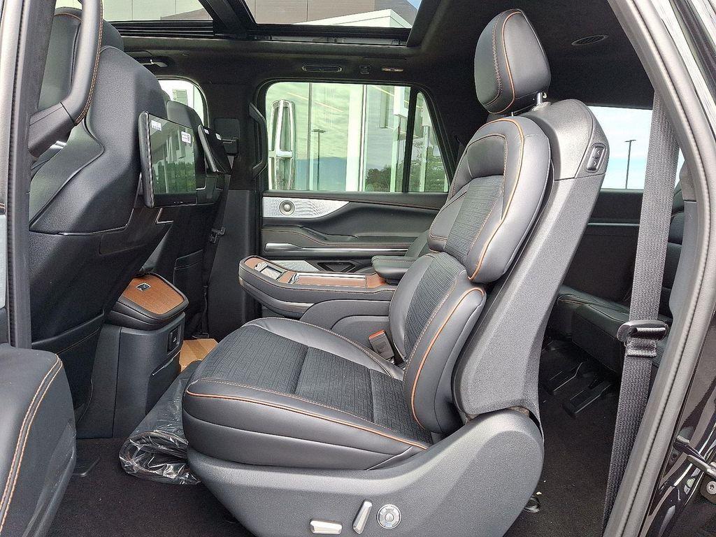 new 2025 Lincoln Navigator car, priced at $122,835