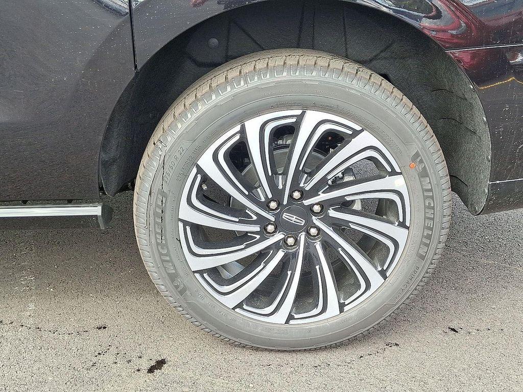 new 2025 Lincoln Navigator car, priced at $122,835