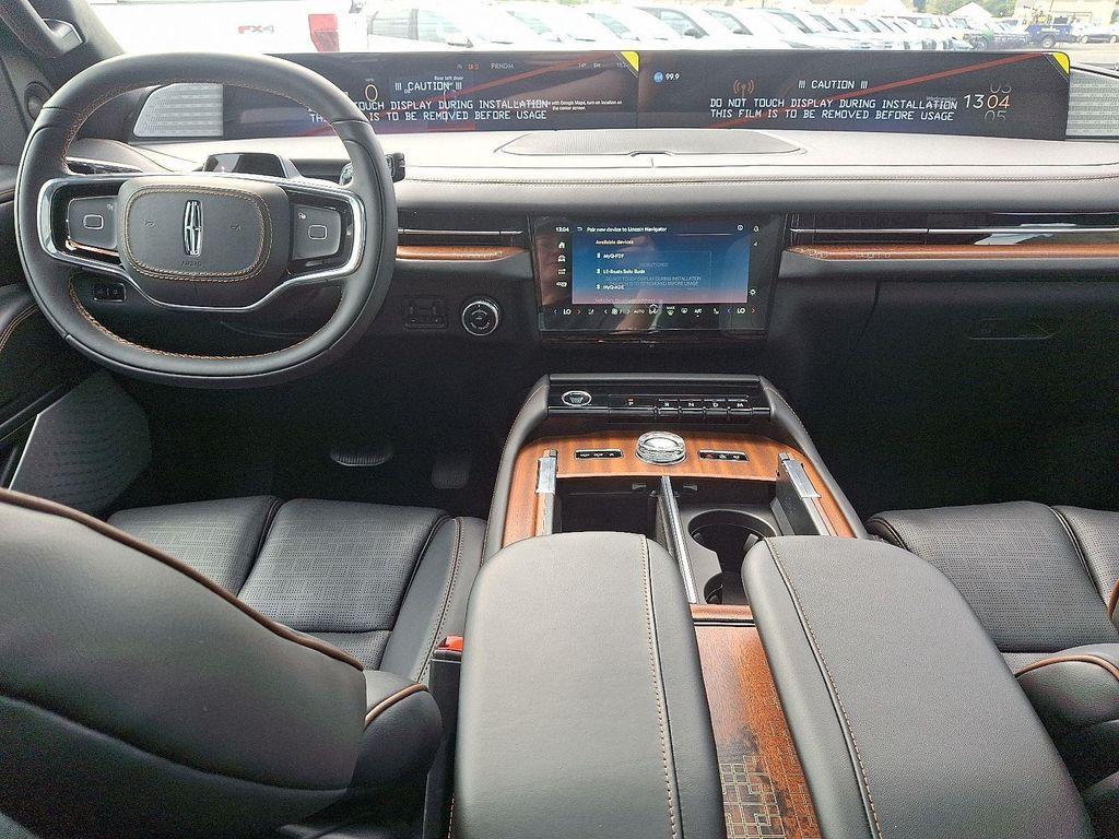 new 2025 Lincoln Navigator car, priced at $122,835