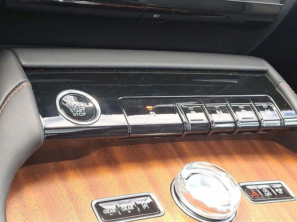 new 2025 Lincoln Navigator car, priced at $122,835