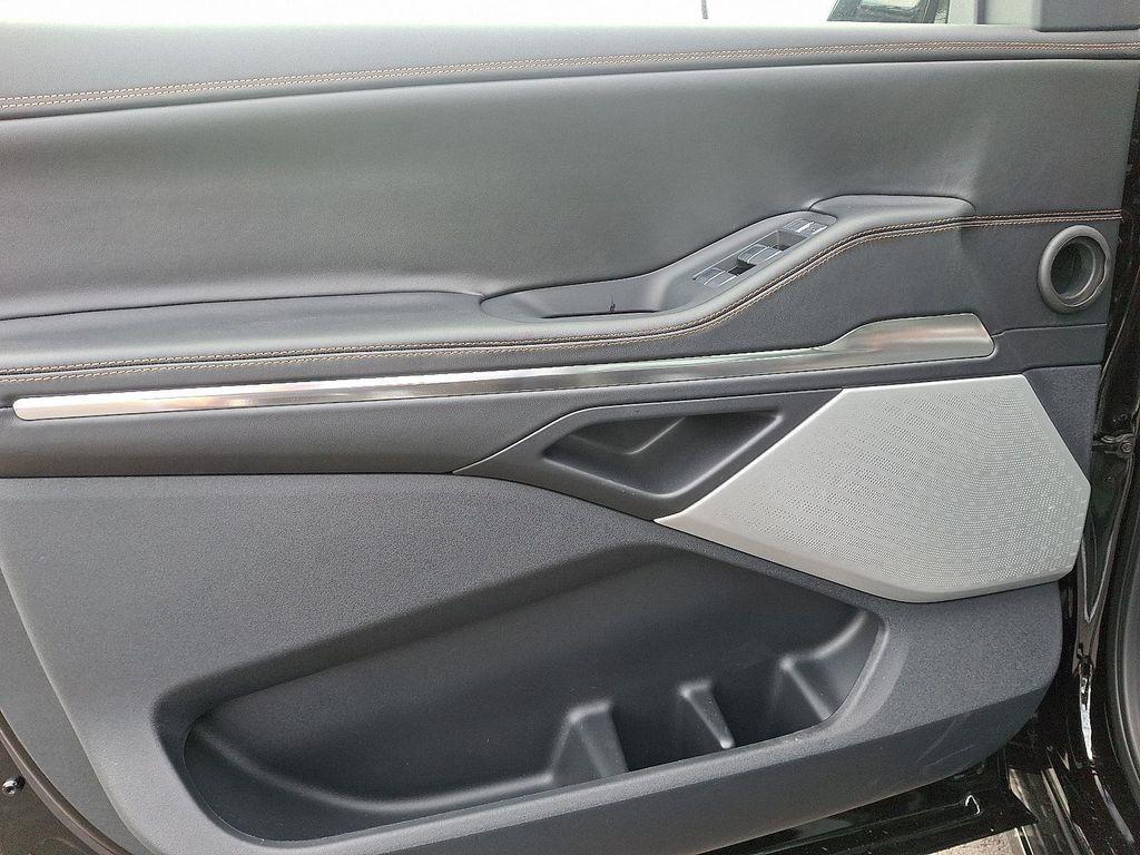 new 2025 Lincoln Navigator car, priced at $122,835