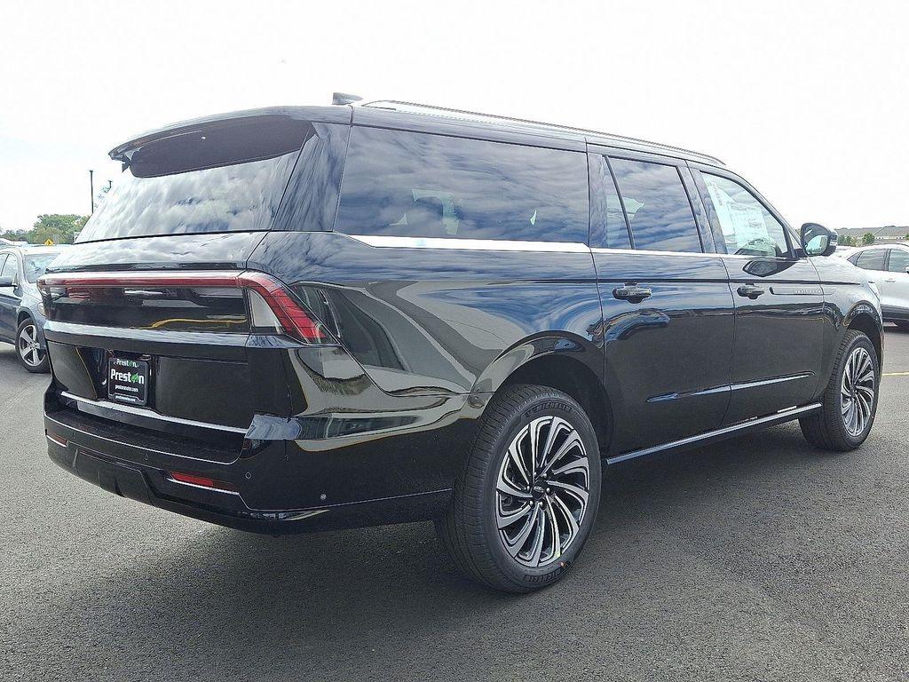 new 2025 Lincoln Navigator car, priced at $122,835