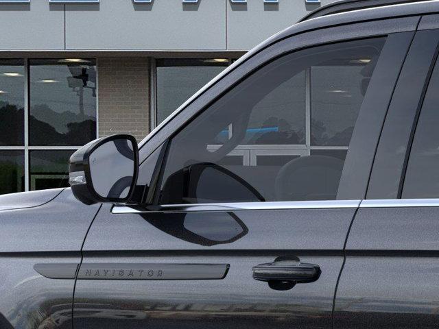 new 2025 Lincoln Navigator car, priced at $109,675