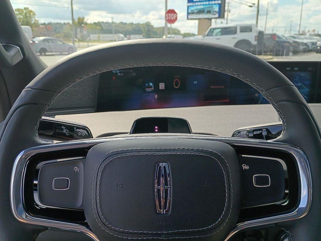 new 2025 Lincoln Navigator car, priced at $113,175
