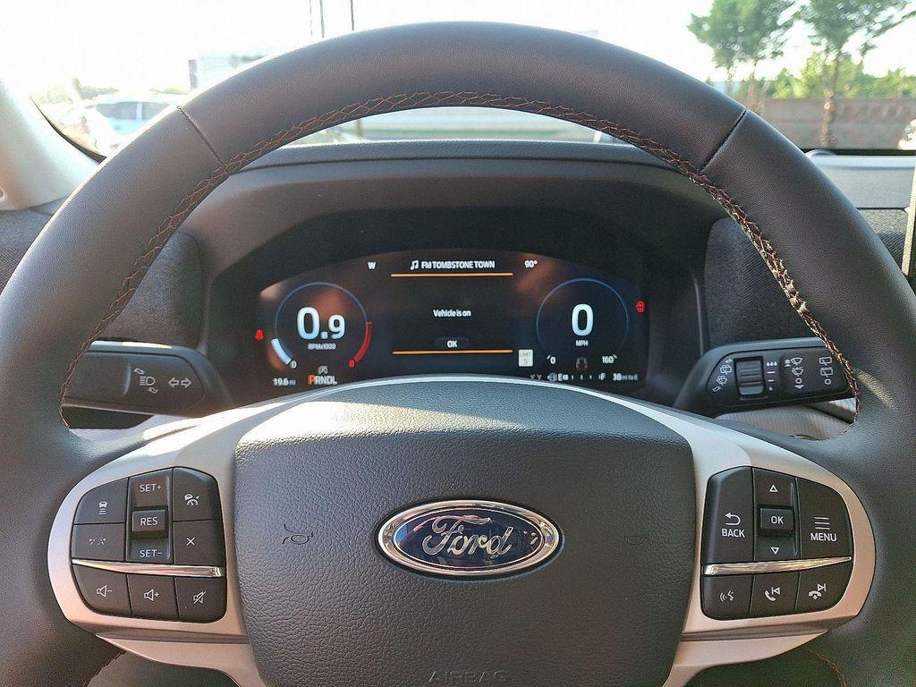 new 2025 Ford Explorer car, priced at $40,761