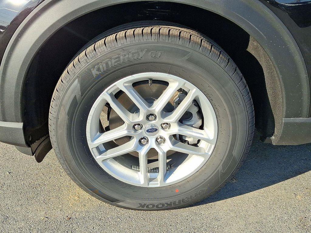 new 2025 Ford Explorer car, priced at $40,761