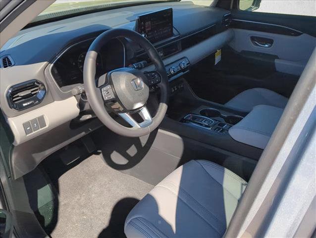 new 2025 Honda Pilot car, priced at $43,498