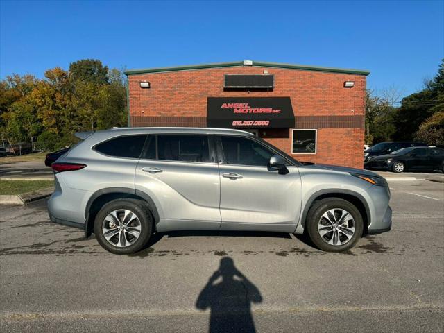 used 2020 Toyota Highlander car, priced at $27,900