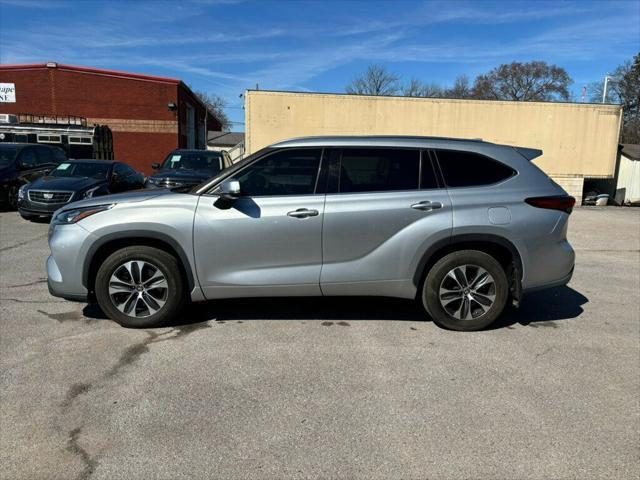 used 2020 Toyota Highlander car, priced at $27,900