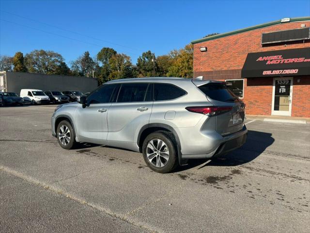 used 2020 Toyota Highlander car, priced at $27,900