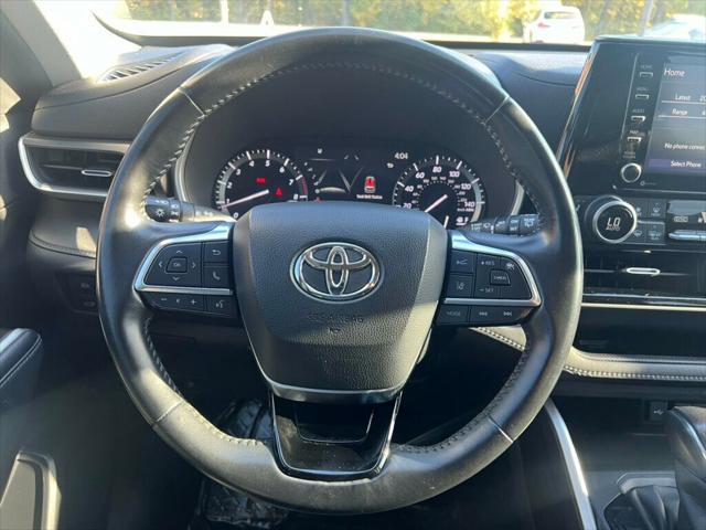 used 2020 Toyota Highlander car, priced at $27,900