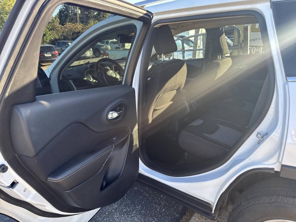 used 2014 Jeep Cherokee car, priced at $7,299