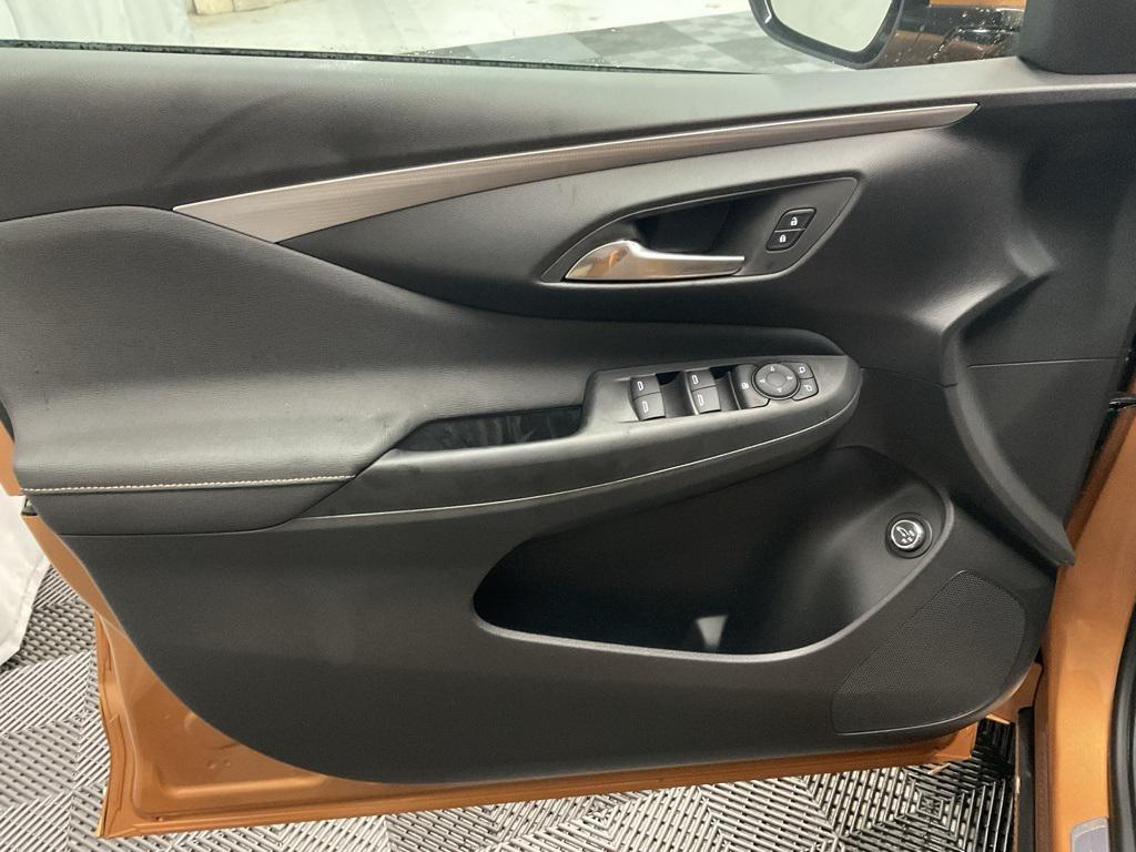 new 2025 Buick Envista car, priced at $28,295