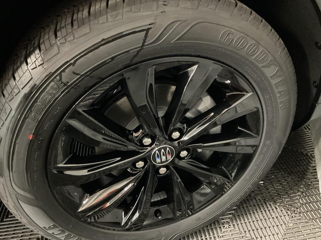 new 2025 Buick Envista car, priced at $27,550