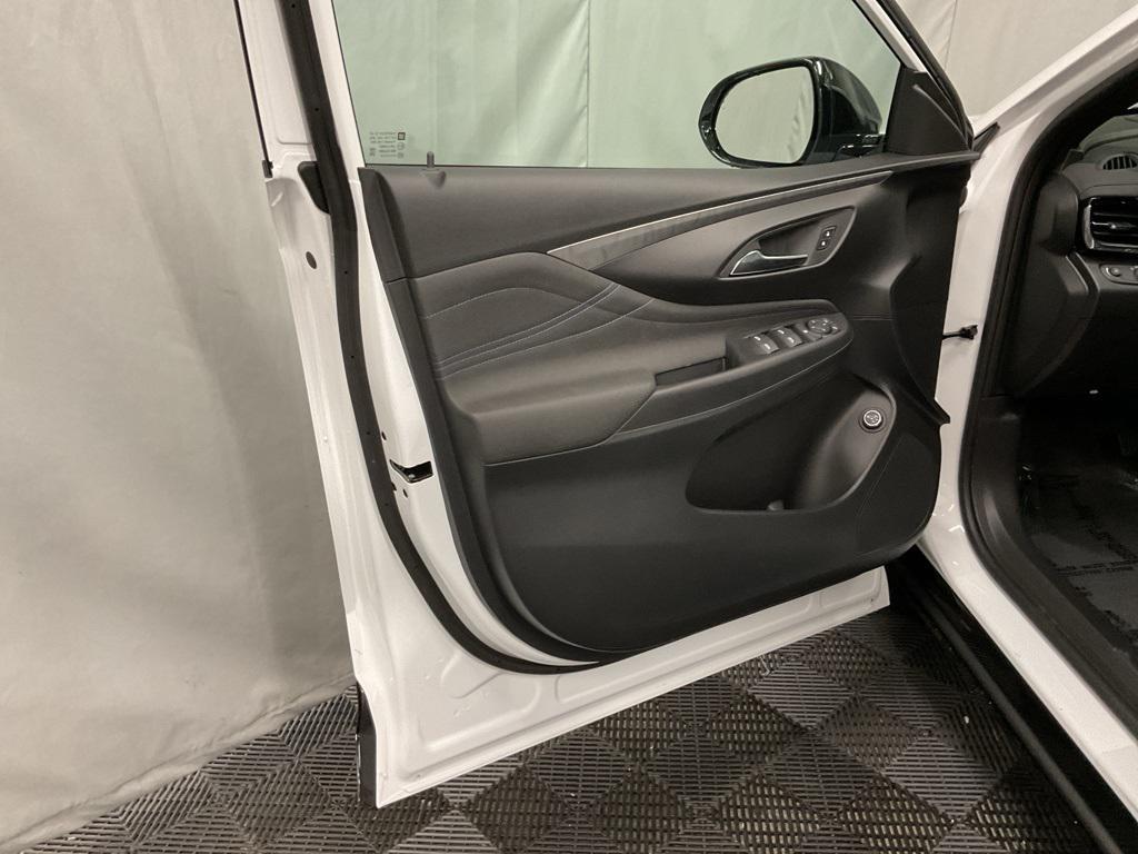 new 2025 Buick Envista car, priced at $27,550