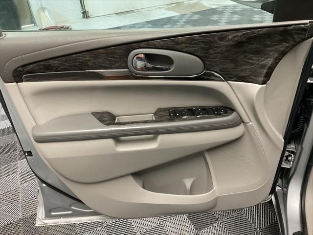 used 2014 Buick Enclave car, priced at $7,000