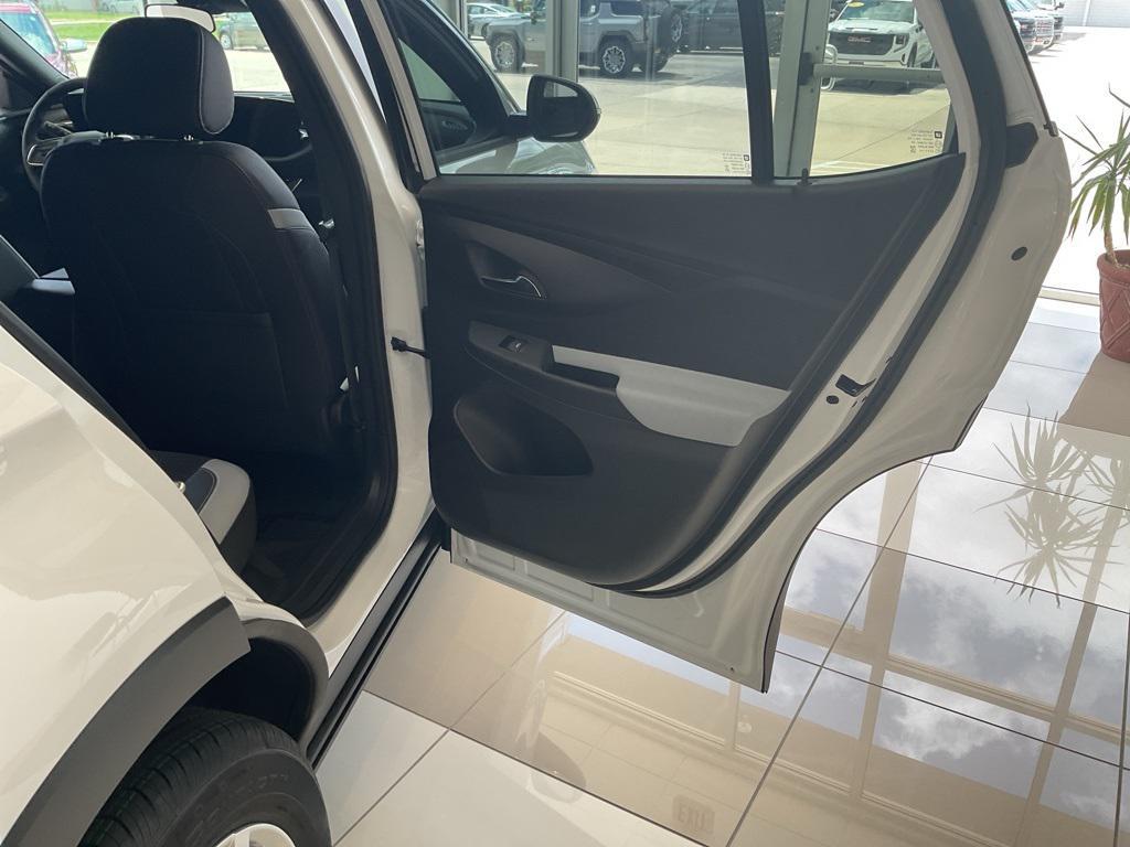 new 2025 Buick Envista car, priced at $25,690