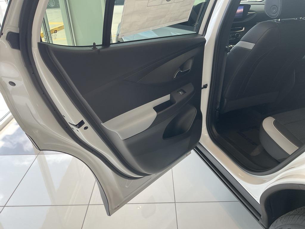 new 2025 Buick Envista car, priced at $25,690