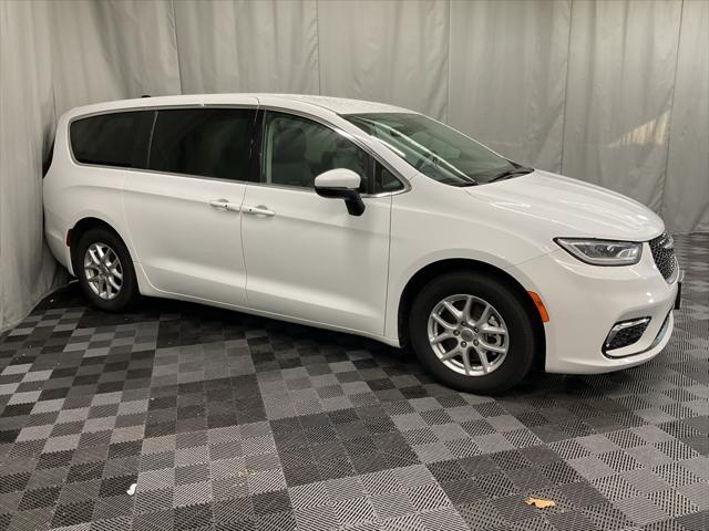 used 2023 Chrysler Pacifica car, priced at $27,058