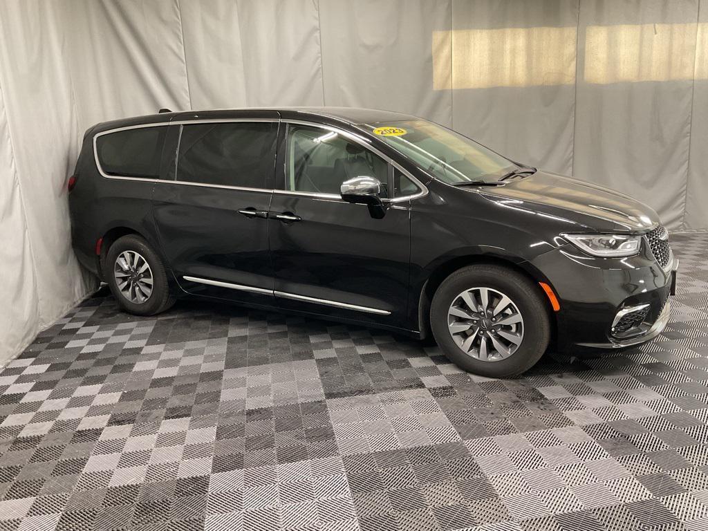 used 2023 Chrysler Pacifica Hybrid car, priced at $32,491