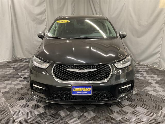 used 2023 Chrysler Pacifica Hybrid car, priced at $34,000