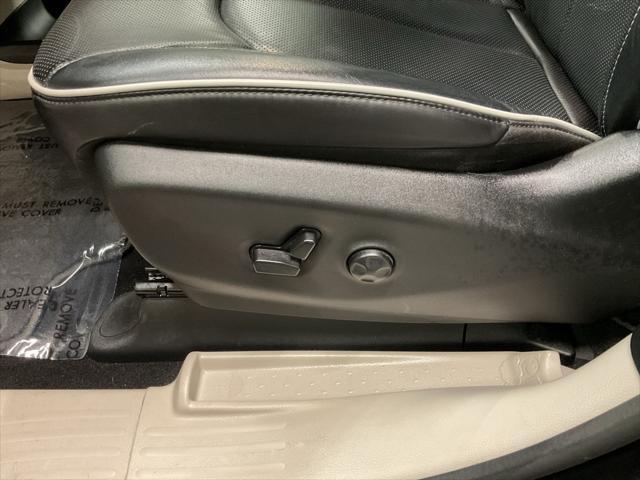 used 2023 Chrysler Pacifica Hybrid car, priced at $34,000