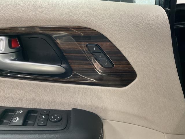 used 2023 Chrysler Pacifica Hybrid car, priced at $34,000