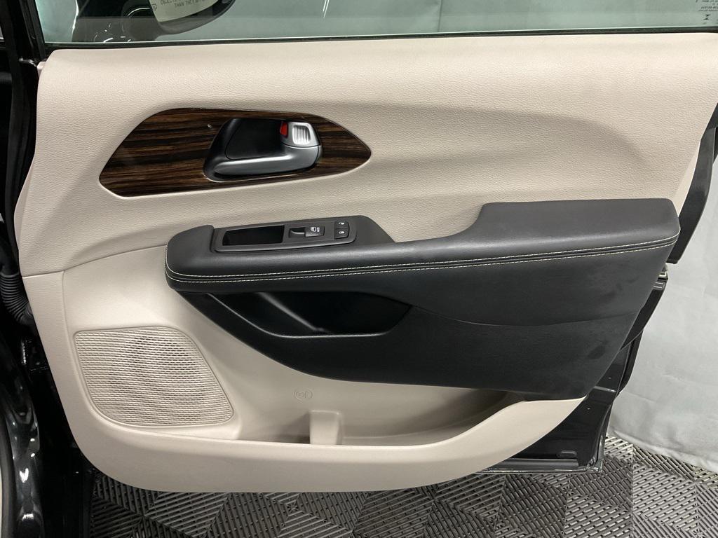 used 2023 Chrysler Pacifica Hybrid car, priced at $32,800