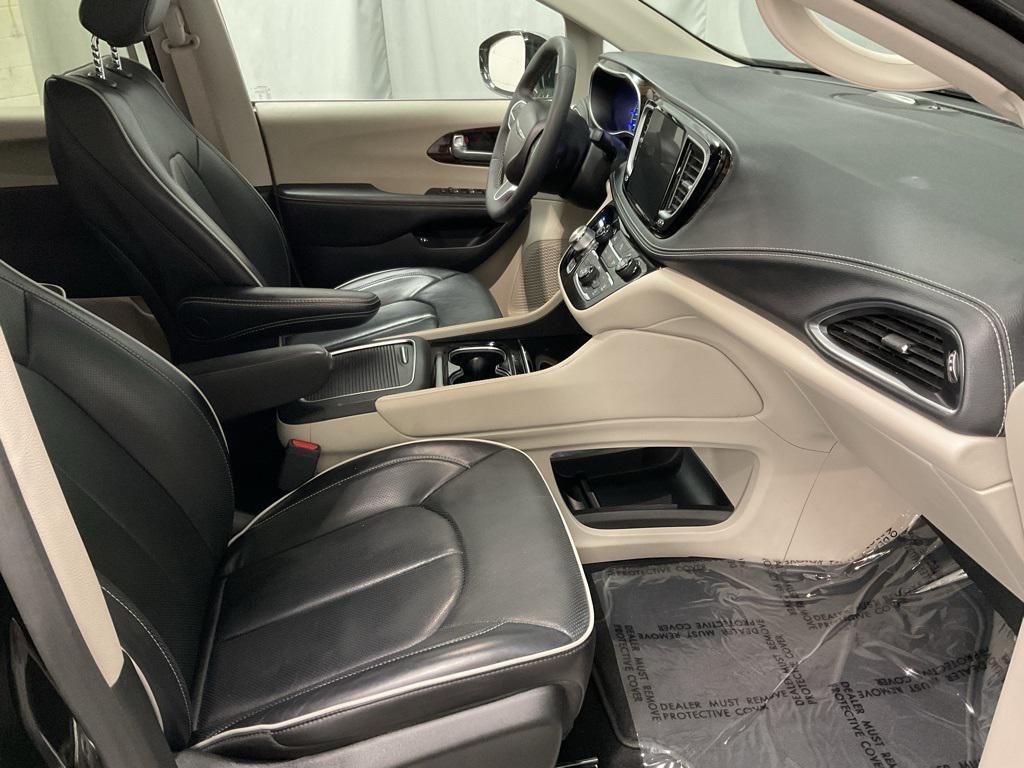 used 2023 Chrysler Pacifica Hybrid car, priced at $32,800
