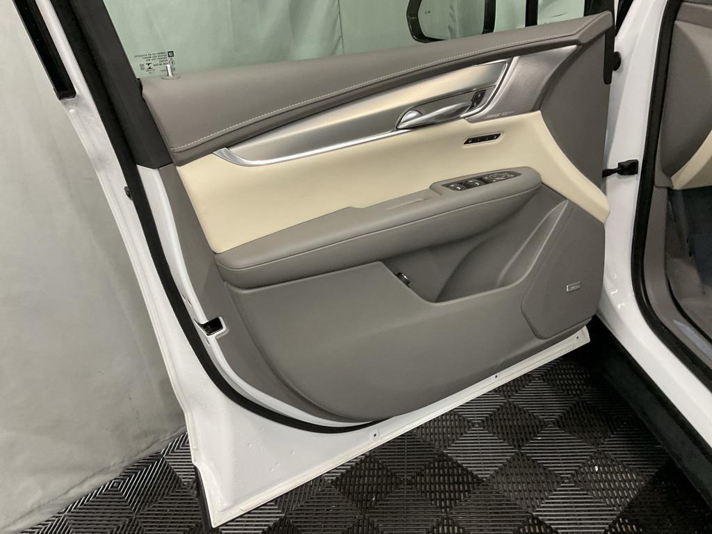 used 2023 Cadillac XT5 car, priced at $32,000