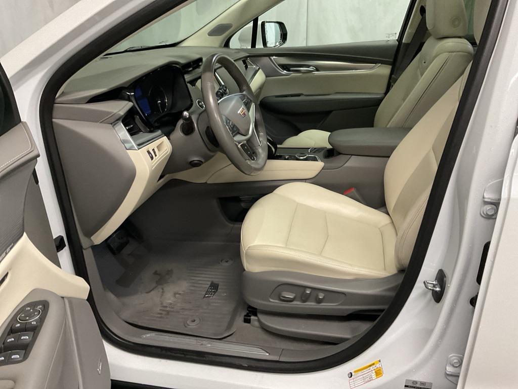used 2023 Cadillac XT5 car, priced at $32,000