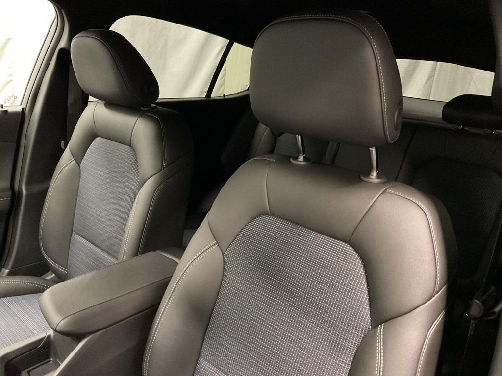 new 2025 Buick Envista car, priced at $25,285