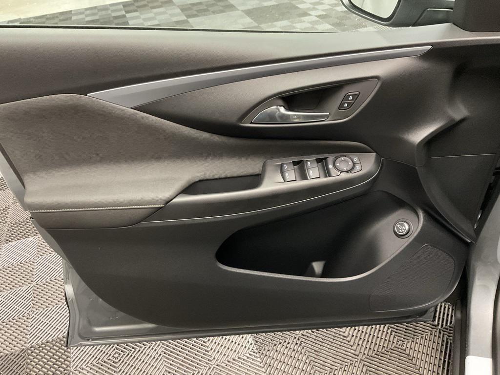 new 2025 Buick Envista car, priced at $25,285