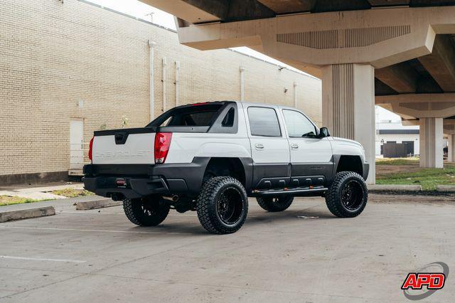 used 2003 Chevrolet Avalanche car, priced at $22,995