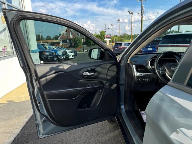 used 2015 Jeep Cherokee car, priced at $9,999