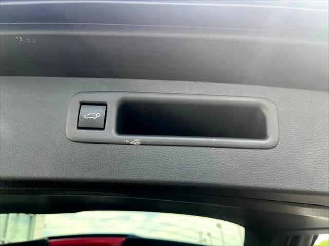 used 2023 Toyota Highlander car, priced at $33,899