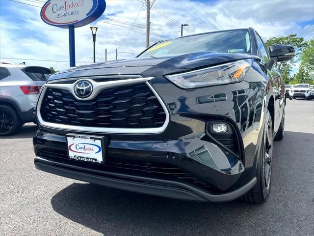 used 2023 Toyota Highlander car, priced at $33,899