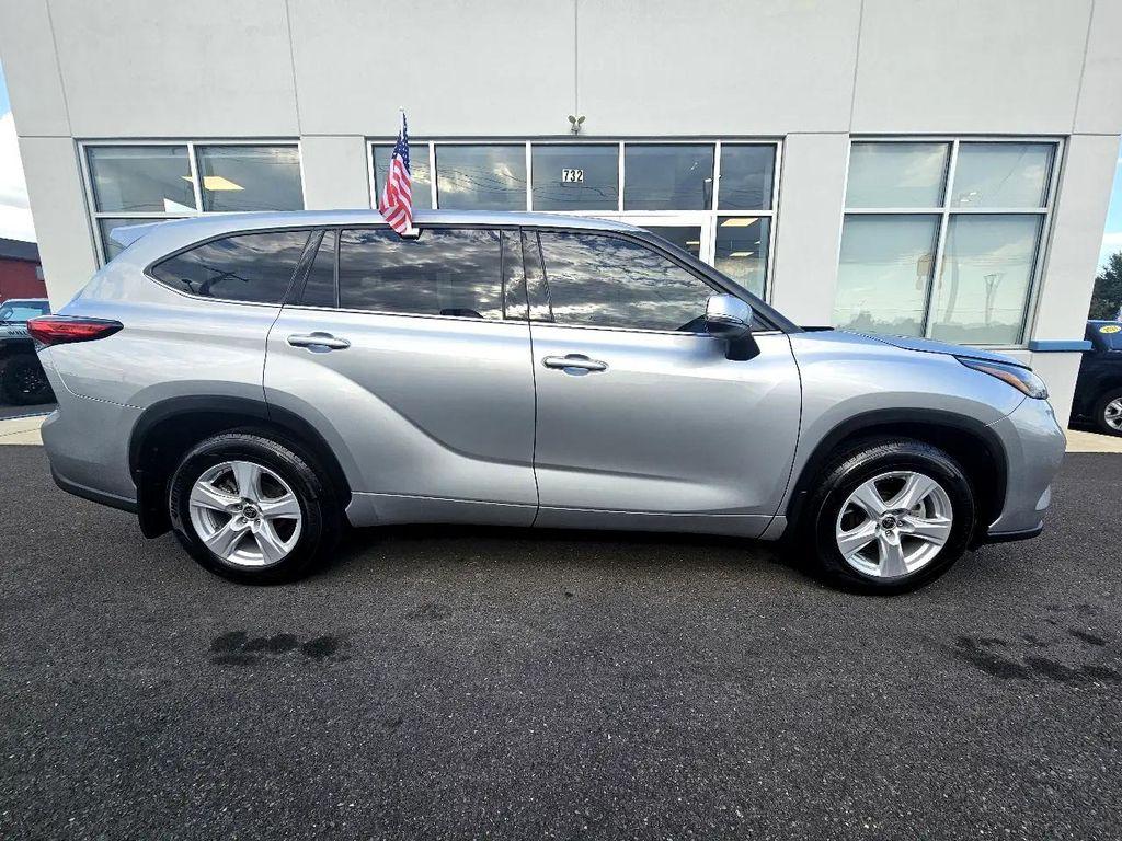 used 2022 Toyota Highlander car, priced at $29,999