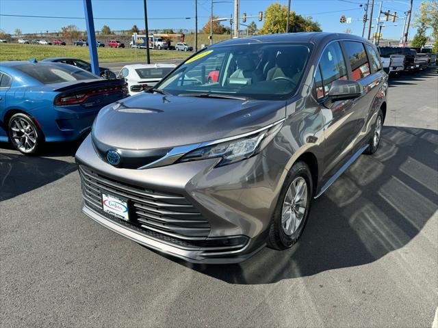 used 2023 Toyota Sienna car, priced at $37,999