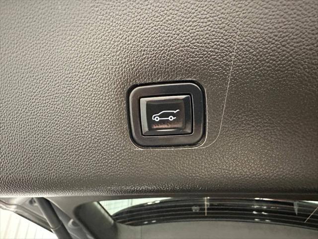 used 2023 Chevrolet Traverse car, priced at $33,989