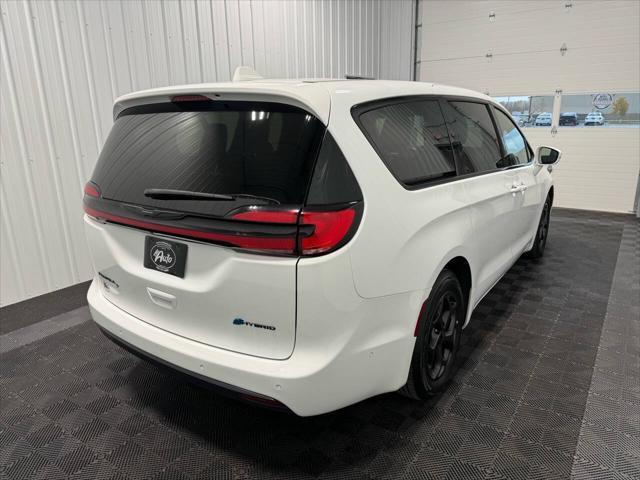 used 2022 Chrysler Pacifica Hybrid car, priced at $25,895