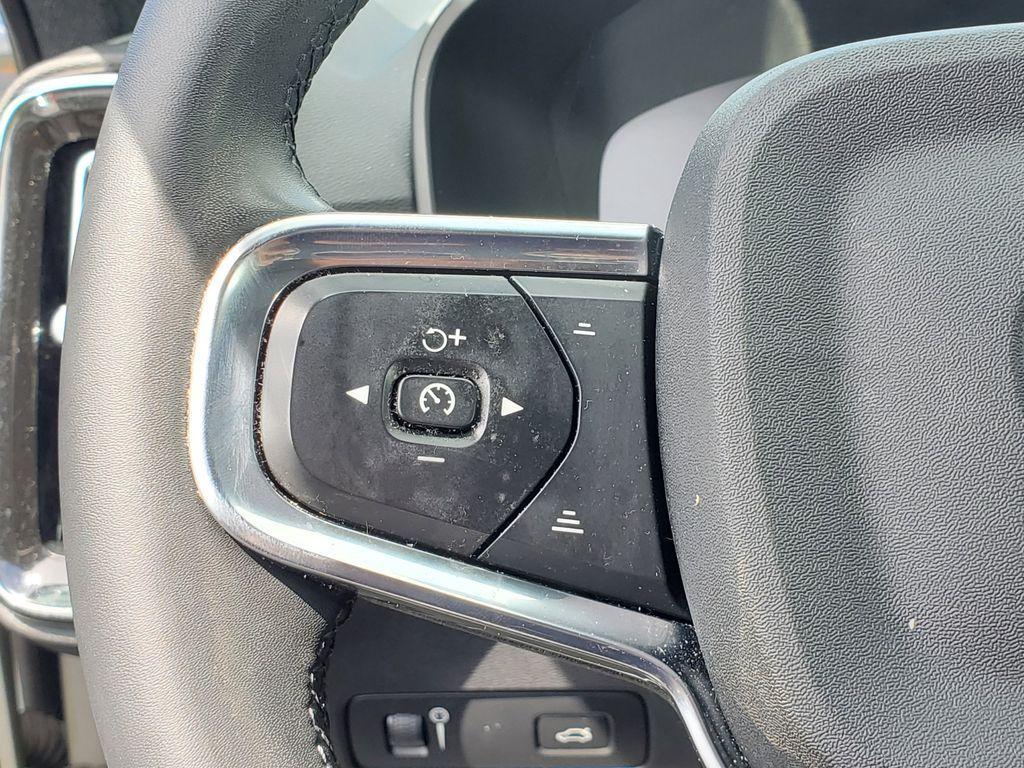used 2022 Volvo XC40 car, priced at $31,490