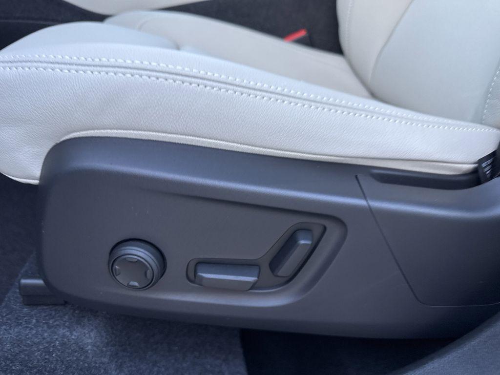 new 2025 Volvo XC40 car, priced at $48,335