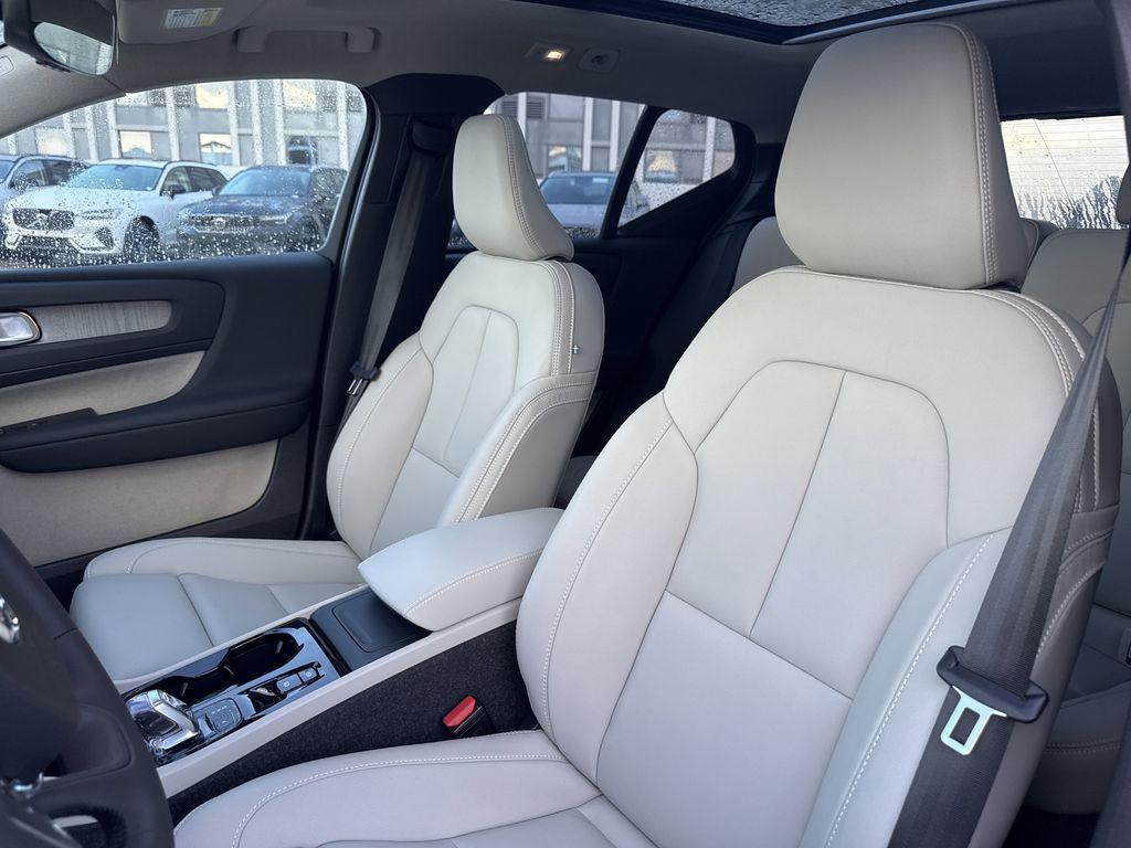 new 2025 Volvo XC40 car, priced at $48,335