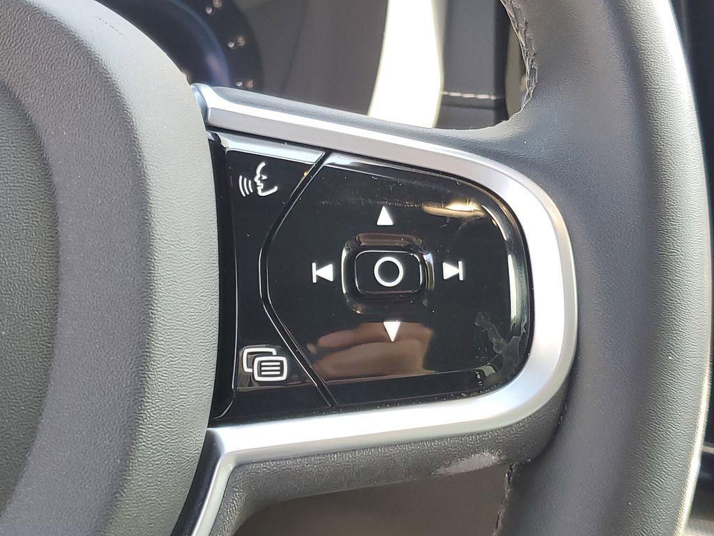 used 2022 Volvo XC60 car, priced at $31,990