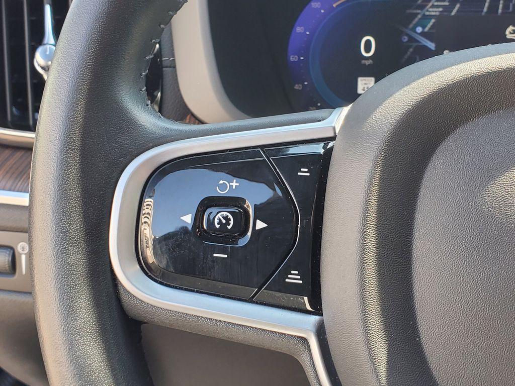used 2022 Volvo XC60 car, priced at $34,490