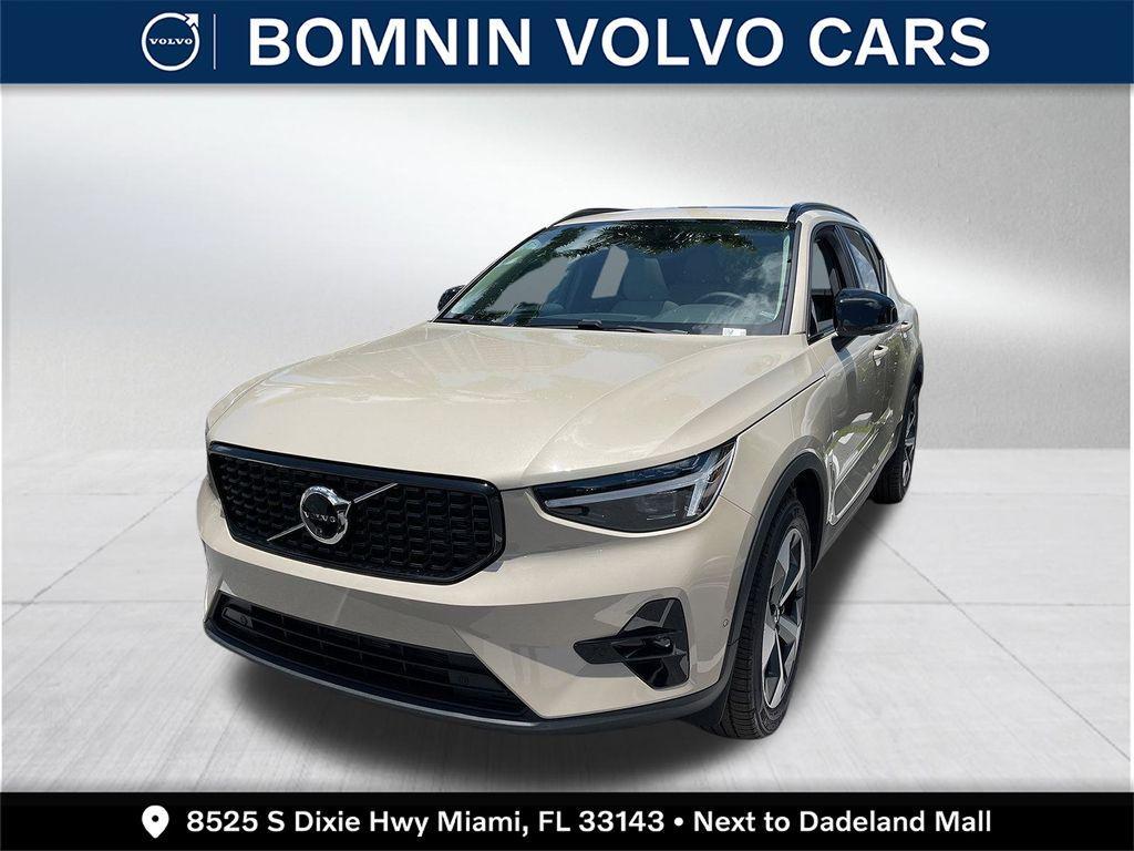 new 2025 Volvo XC40 car, priced at $45,565