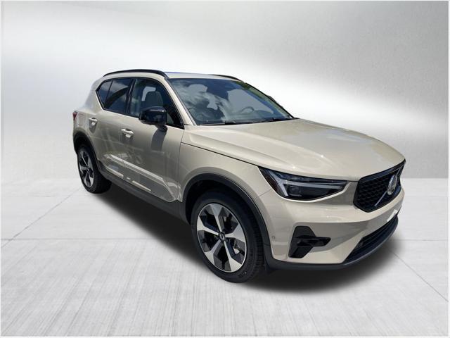 new 2025 Volvo XC40 car, priced at $47,065